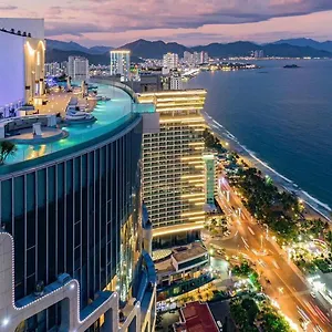 Panorama Beachfront 芽庄